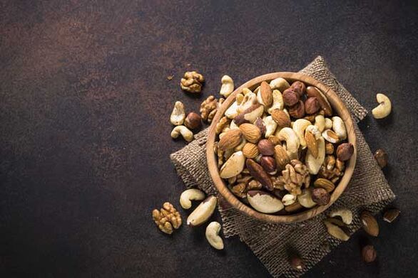 Un assortiment de noix dans l'alimentation d'un homme augmentera efficacement la puissance